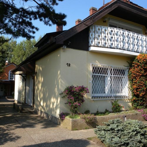Apartament standard la parter pentru 3 pers. (se inchirieaza doar integral)