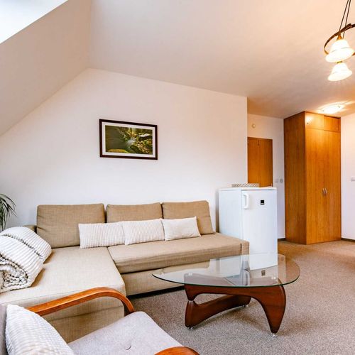 Apartman s balkónem pro 4 os. se 2 ložnicemi s výhledem do zahrady (s možností přistýlky)