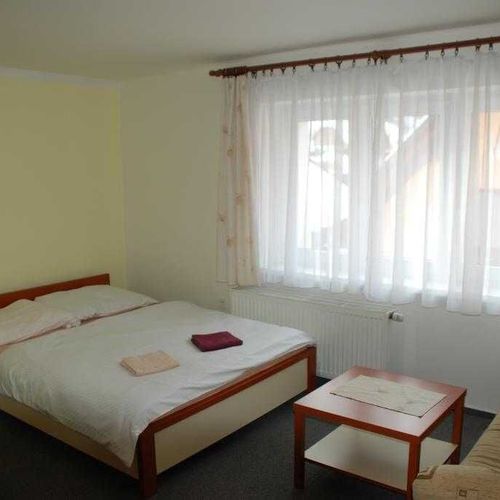 Apartament 4-osobowy z prysznicem z aneksem kuchennym (możliwa dostawka)