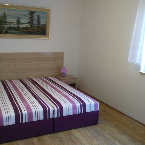Apartman se sprchou s vlastní kuchyní pro 4 os. se 2 ložnicemi (s možností přistýlky)