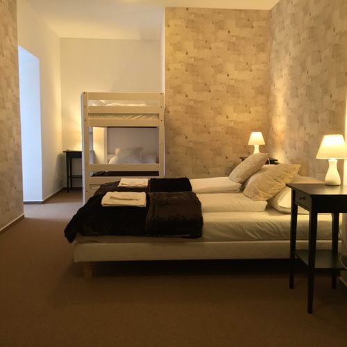 Pokoj s manželskou postelí (s možností přistýlky)