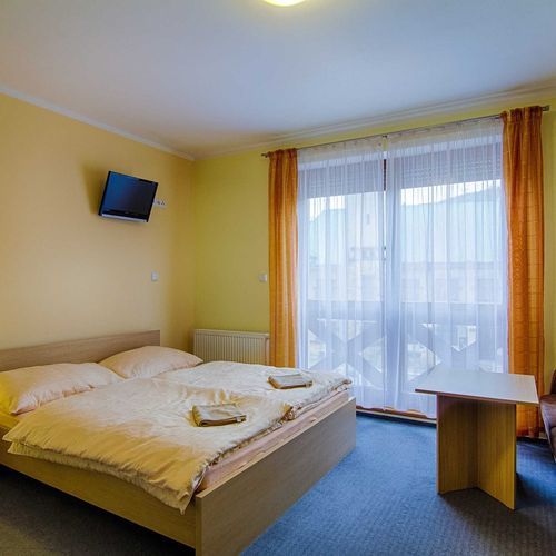 Apartament cu duș cu chicinetă proprie cu 1 camera pentru 2 pers. (se poate solicita pat suplimentar)