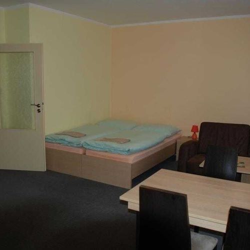 Apartament cu duș cu chicinetă proprie cu 2 camere pentru 4 pers. (se poate solicita pat suplimentar)