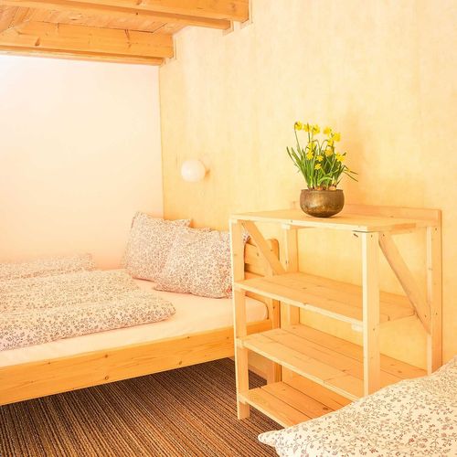 Apartman pro 5 os. se 2 ložnicemi s výhledem do zahrady s výhledem na jezero