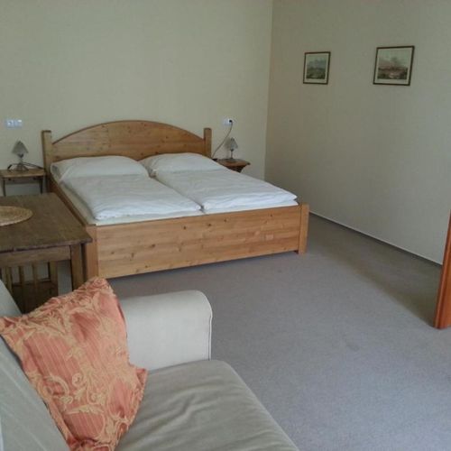 Apartament cu duș cu chicinetă proprie cu 1 camera pentru 2 pers. (se poate solicita pat suplimentar)