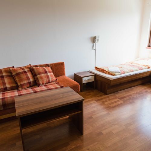 Apartament cu duș cu chicinetă proprie cu 1 camera pentru 1 pers. (se poate solicita pat suplimentar)