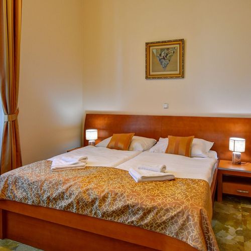 Apartman se sprchou s terasou s manželskou postelí s 1 ložnicí (s možností přistýlky)
