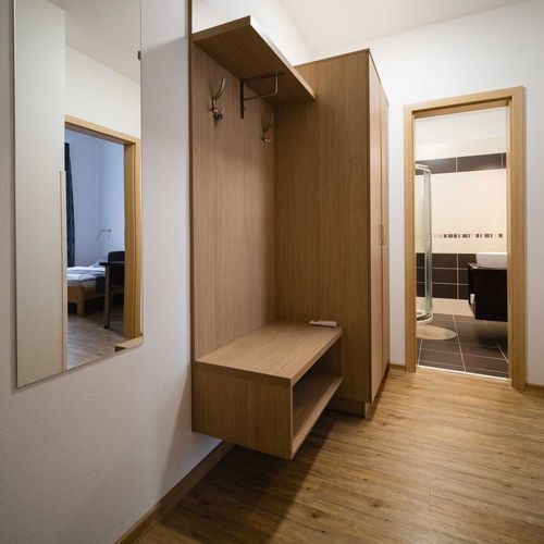 Apartman se sprchou s vlastní kuchyňkou s manželskou postelí s 1 ložnicí