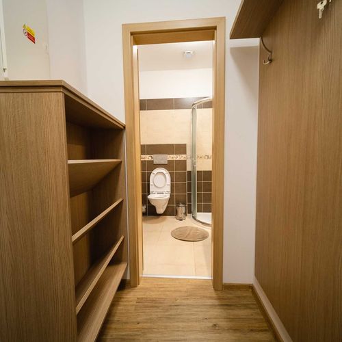 Apartman se sprchou s vlastní kuchyňkou s manželskou postelí s 1 ložnicí (s možností přistýlky)