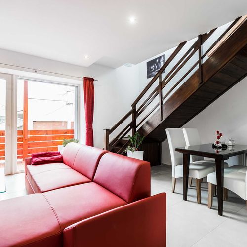 Apartament cu duș cu bucătărie proprie cu 2 camere pentru 4 pers. (se poate solicita pat suplimentar)