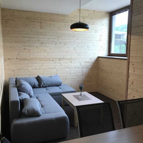 Apartament cu duș cu chicinetă proprie cu 3 camere pentru 6 pers.