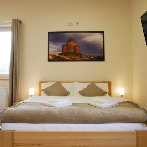 Apartament cu duș cu chicinetă proprie cu 1 camera pentru 2 pers. (se poate solicita pat suplimentar)