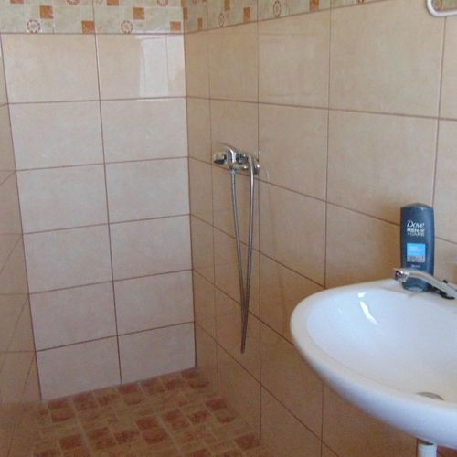 Apartament la etaj cu vedere spre grădină cu 2 camere pentru 3 pers. (se poate solicita pat suplimentar)