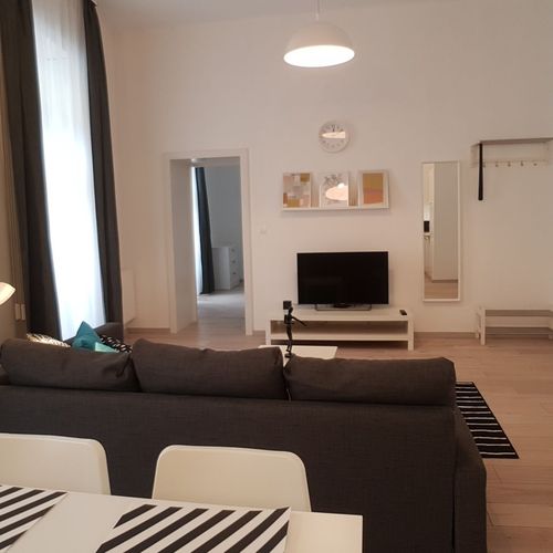 Apartament la parter c cu 2 camere pentru 4 pers.