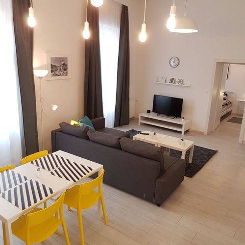 Apartament la etaj c cu 2 camere pentru 4 pers.