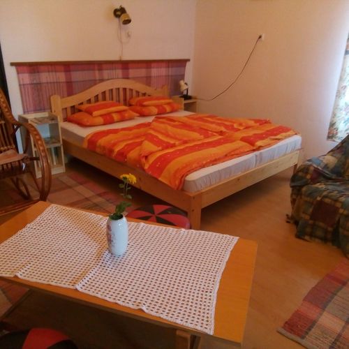 Apartament 4-osobowy na parterze z własną kuchnią z 1 pomieszczeniem sypialnianym