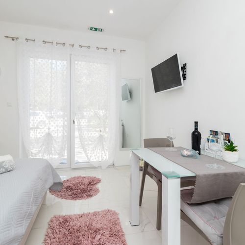Apartament studio cu vedere spre grădină cu 1 camera pentru 2 pers.