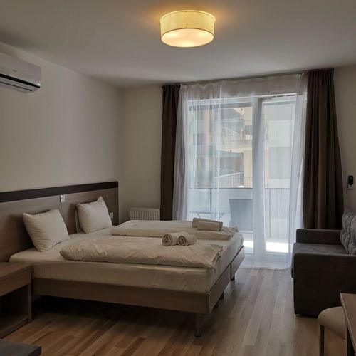 Apartament studio pentru 3 pers. (se inchirieaza doar integral)