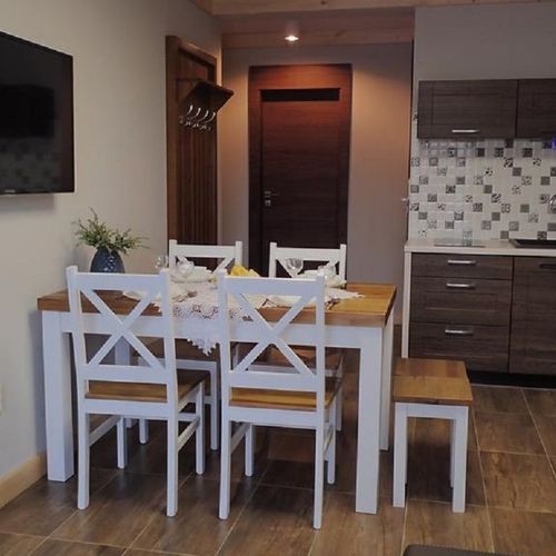 Apartament 4-osobowy z balkonem z widokiem na góry z 1 pomieszczeniem sypialnianym