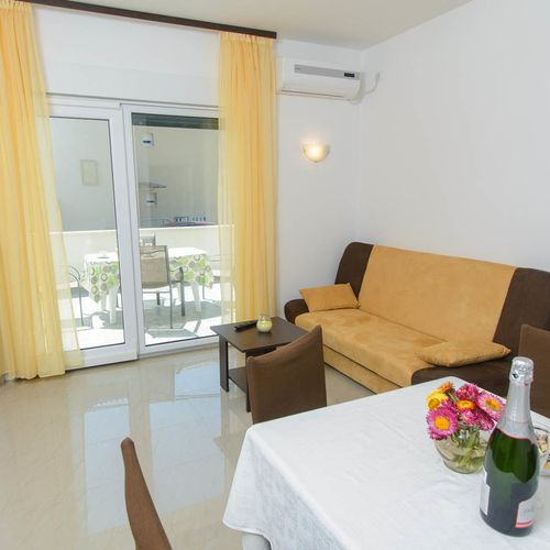 Apartament 4-osobowy Family z tarasem z 2 pomieszczeniami sypialnianymi