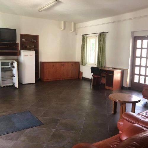 Apartament 30-osobowy na parterze z widokiem na ogród z 5 pomieszczeniami sypialnianymi
