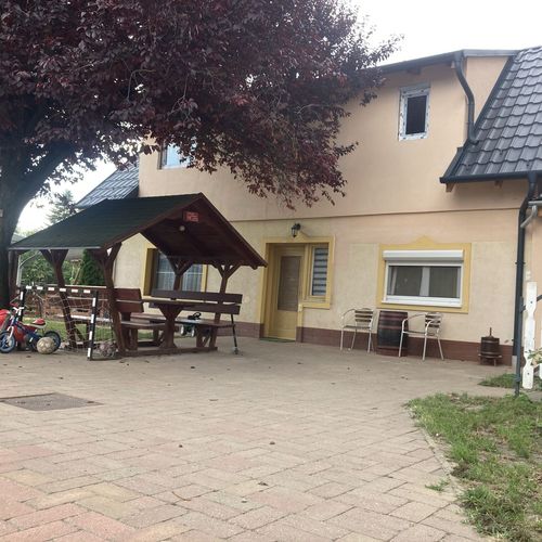 Apartament 4-osobowy parterowy z widokiem na ogród (możliwa dostawka)