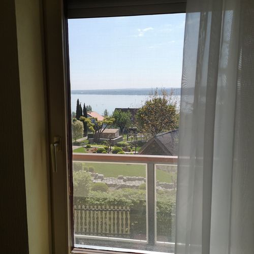 Pokoj s balkónem s manželskou postelí s panoramou