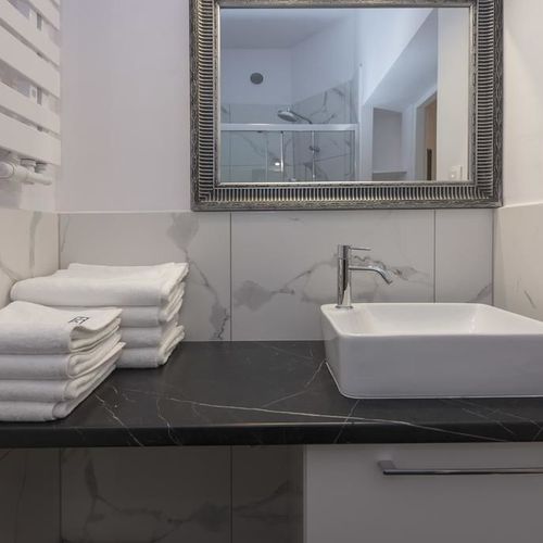 Apartament 4-osobowy z łazienką z własną kuchnią z 2 pomieszczeniami sypialnianymi
