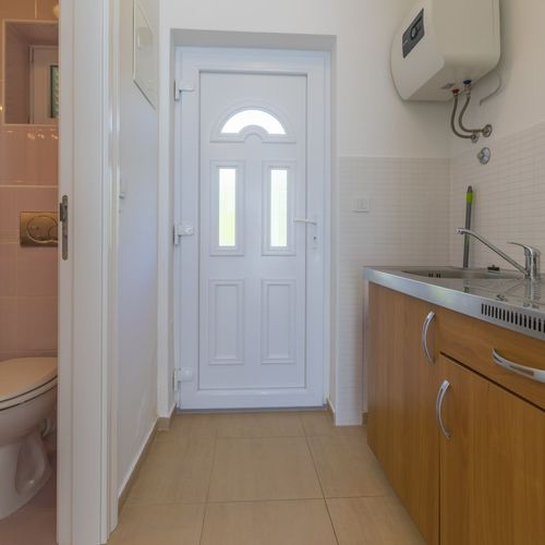 Apartament la etaj cu vedere spre mare cu 1 camera pentru 2 pers.