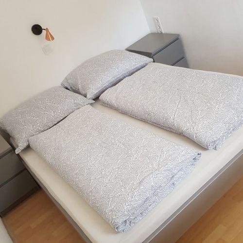 Apartament la parter cu terasă cu 2 camere pentru 4 pers. (se poate solicita pat suplimentar)