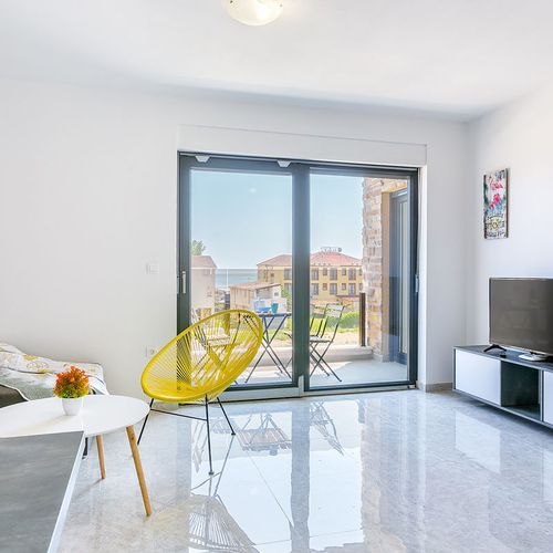 Apartman s klimatizací pro 4 os. se 2 ložnicemi s částečným výhledem na moře (s možností přistýlky)