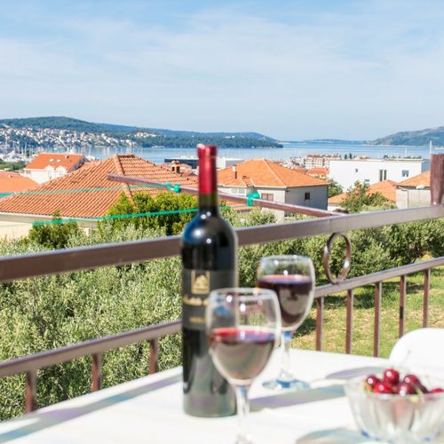 Apartament cu balcon cu vedere spre mare cu 2 camere pentru 4 pers.