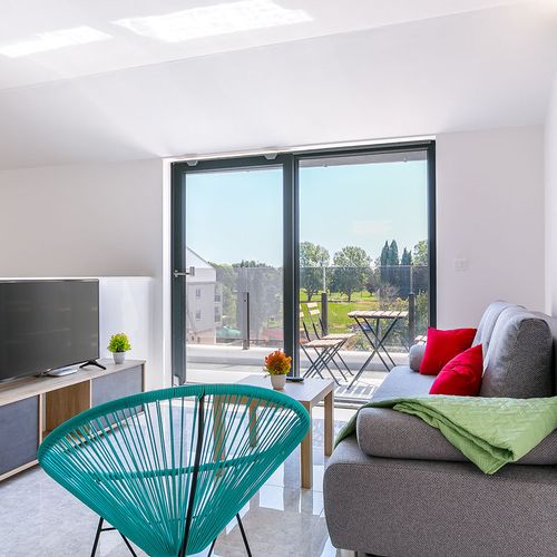 Apartman s klimatizací pro 4 os. se 2 ložnicemi s částečným výhledem na moře (s možností přistýlky)