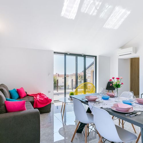 Apartman s balkónem s klimatizací pro 5 os. se 3 ložnicemi (s možností přistýlky)