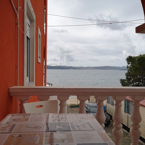 Apartament 4-osobowy na piętrze z widokiem na morze z 2 pomieszczeniami sypialnianymi