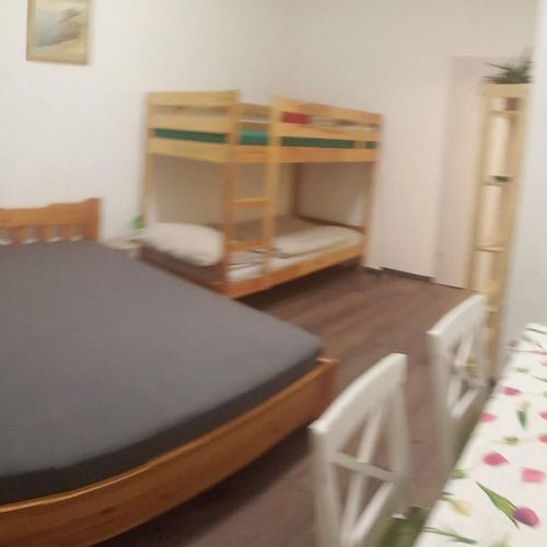 Camera cvadrupla la mansardă cu baie