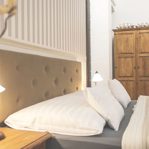 Apartament la parter cu bucătărie proprie cu 1 camera pentru 4 pers. (se poate solicita pat suplimentar)