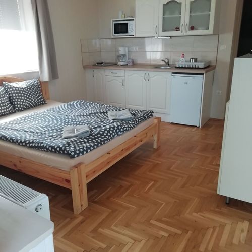 Apartman s terasou pro 4 os. se 2 ložnicemi přízemní (s možností přistýlky)