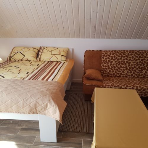 Camera cvadrupla cu balcon b