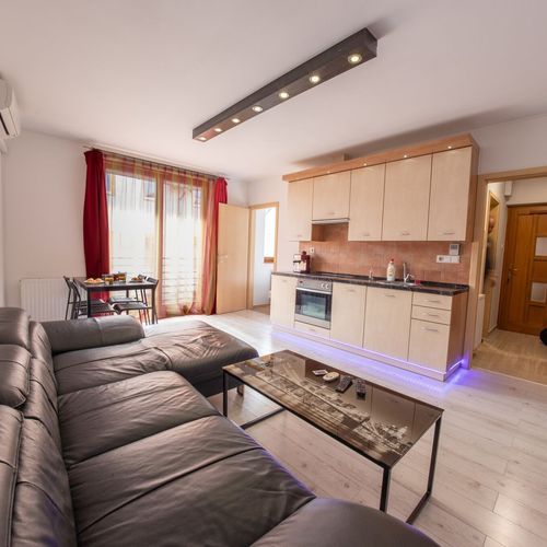 Apartament la etaj cu vedere spre grădină cu 2 camere pentru 4 pers.