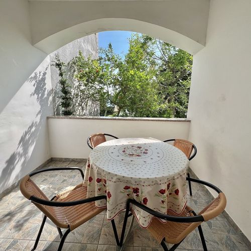 Apartament tourist la parter cu 3 camere pentru 5 pers.