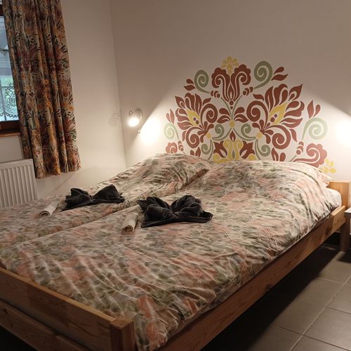 Apartament 2-osobowy na parterze z widokiem na dziedziniec (możliwa dostawka)