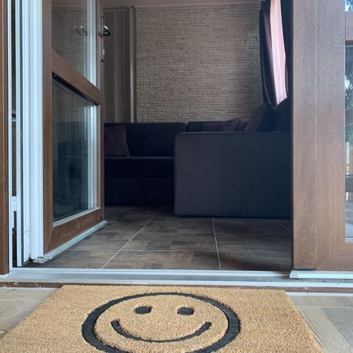 Casă de vacanță întreaga unitate cu terasă pentru 6 pers. (se inchirieaza doar integral)
