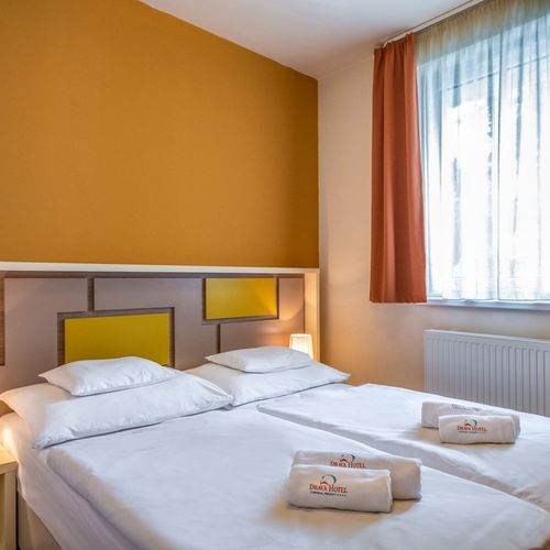 Apartament 2-osobowy Apartament rodzinny z jednym sypialnią 100 m od budynku głównegométerre z 1 pomieszczeniem sypialnianym (możliwa dostawka)