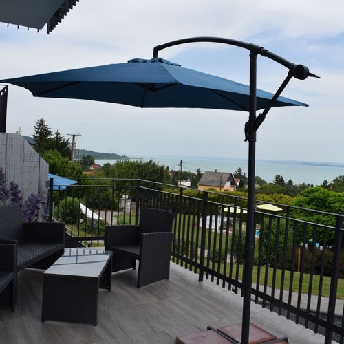 Apartament deluxe cu vedere spre lac cu 2 camere pentru 4 pers. (se poate solicita pat suplimentar)