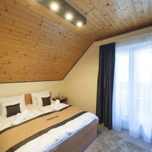 Apartament premium la etaj cu 2 camere pentru 5 pers.