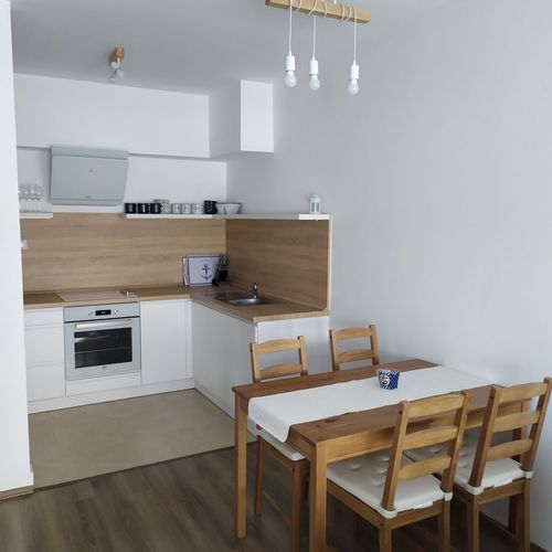 Apartman s balkónem pro 4 os. se 2 ložnicemi s výhledem na jezero