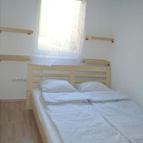 Apartament confort la parter cu 2 camere pentru 4 pers.
