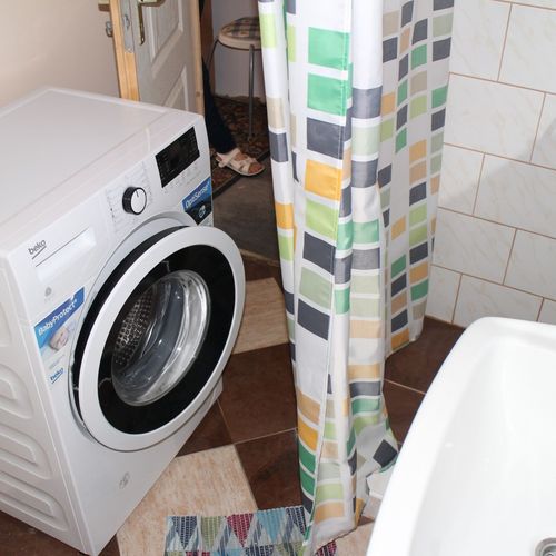 Apartament la parter cu vedere spre grădină pentru 3 pers. (se inchirieaza doar integral)