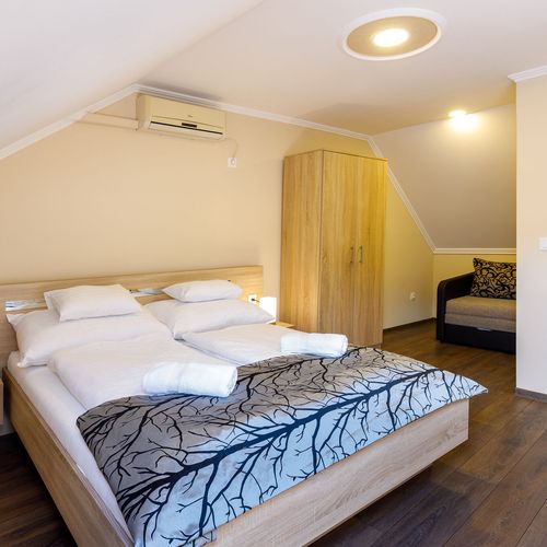 Standard Apartman pro 5 os. se 2 ložnicemi v podkroví (s možností přistýlky)
